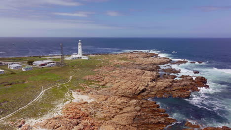 Sudáfrica-Faro-Cabo-St-Francis-Verano-Jardín-Ruta-Jbay-Aéreo-Dron-Cinemático-Conducir-Desde-Quiet-Bay-George-Maravilloso-Hermoso-Final-De-La-Tarde-Soleado-Escabroso-Costa-Olas-Gaviota-Pájaros-Dando-Vueltas