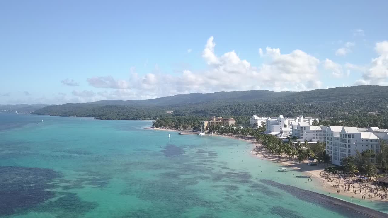 자메이카 해안 위를 날다