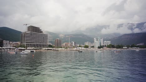 Blick-Auf-Die-Stadt-Budva-Von-Der-Bucht-Aus.-Montenegro