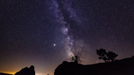 Un-Video-De-Lapso-De-Tiempo-Del-Cielo-Nocturno