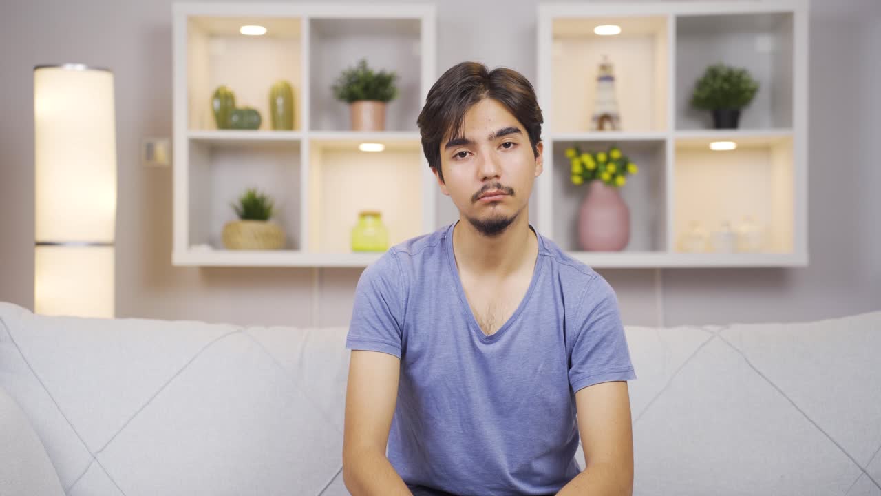 그가 들은 뉴스를 좋아하고 승인한 사람.