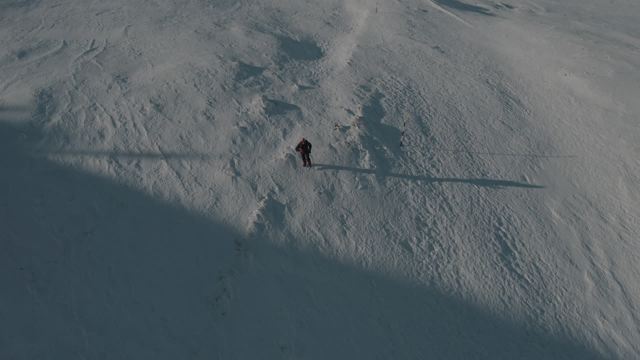 montaña nevada en el invierno en sinaia, rumania