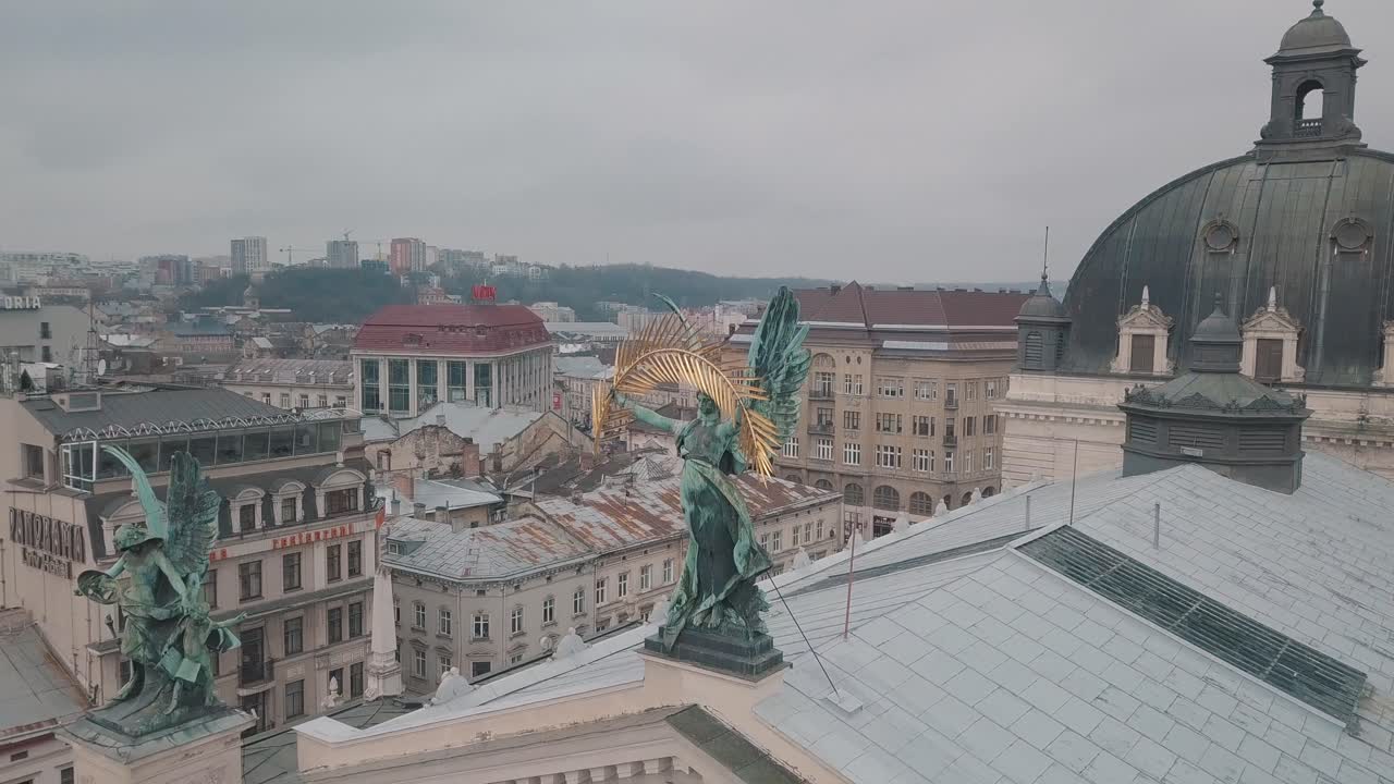 항공 도시 lviv, 우크라이나. 유럽 도시. 도시의 인기 지역. lviv 오페라