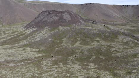 Reveal-shot-of-large-volcanic-crater-in-front-of-Geitafell-slopes