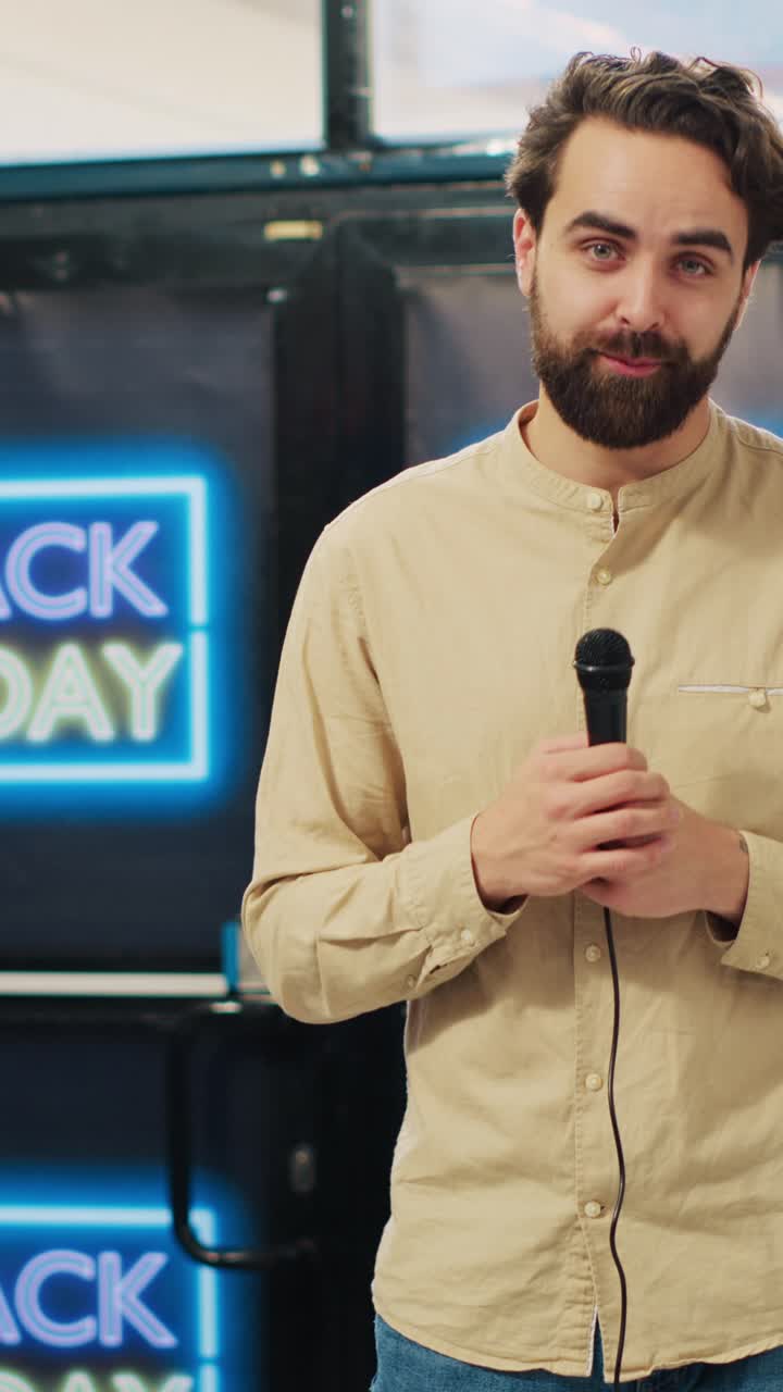 Reportero de noticias de televisión grabando una escena increíble con vídeo vertical