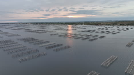 Bei-Sonnenuntergang-Bilden-Balaruc-les-bains-Und-Seine-Les-Termes-Eine-Harmonische-Mischung,-Wenn-V