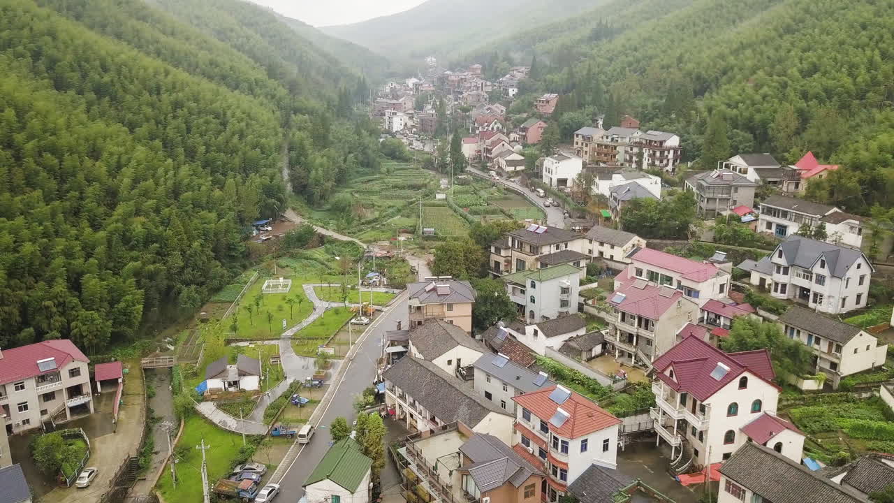 Çin'in Zhejiang Eyaleti'ndeki 4K Moganshan Köyü.