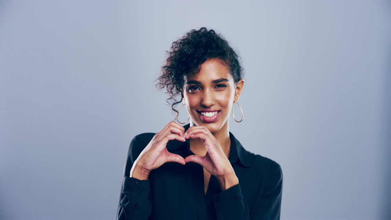 mujer profesional segura de sí misma