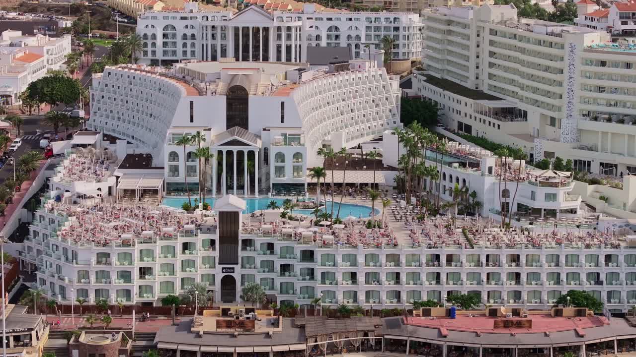 대형 리조트 호텔 단지 의 공중 사진