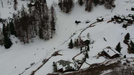 Vistas-Aéreas-De-La-Ciudad-Suiza-De-Zermatt-En-Invierno