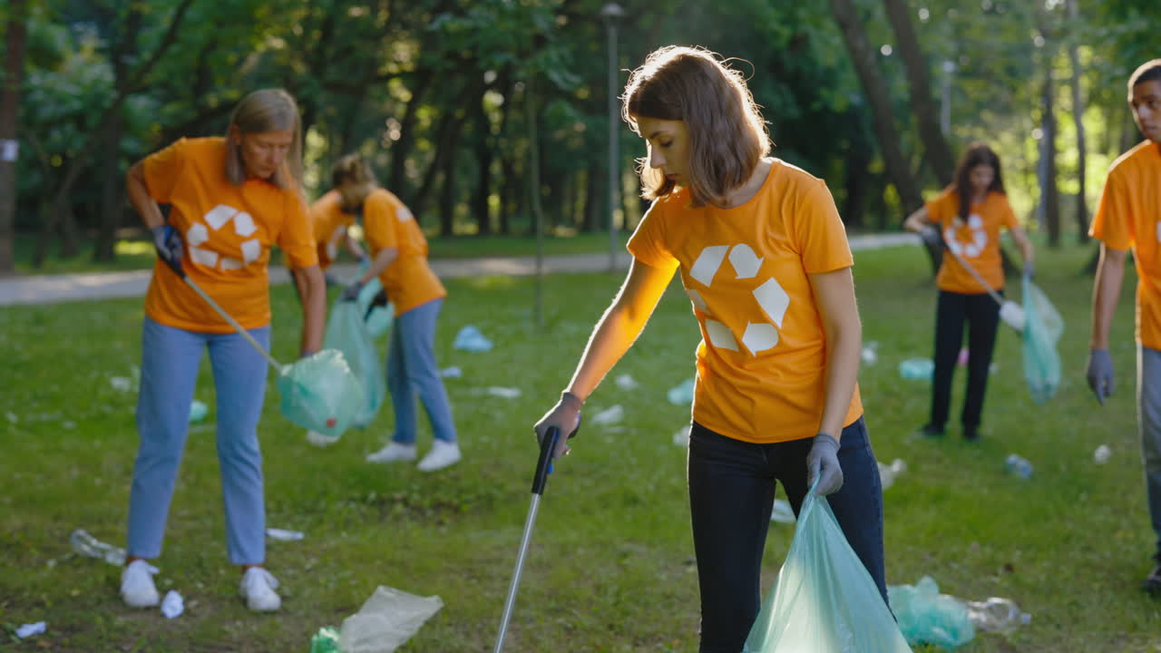 Volunteers Cleaning Up Park