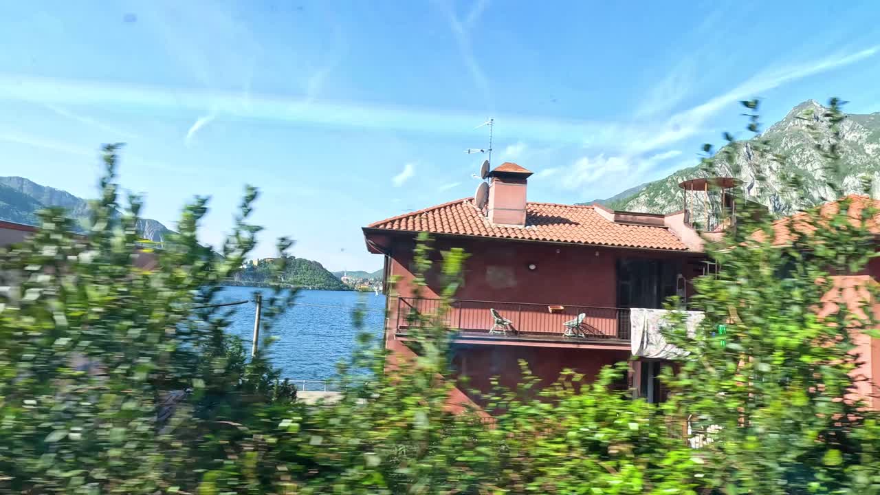 밀라노의 그림 같은 풍경과 건축물을 보여주는 기차 타기