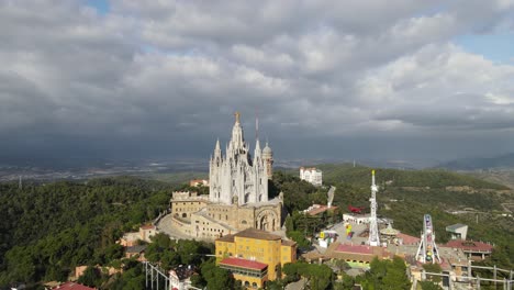 Blick-Auf-Den-Freizeitpark-Tibidabo-In-Barcelona