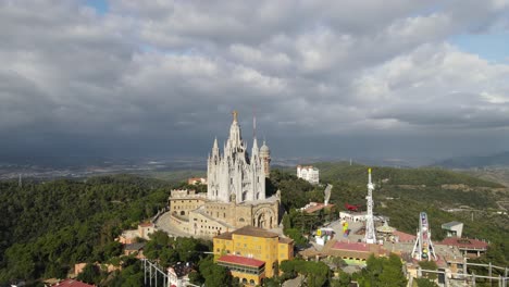 vistas del parque temático tibidabo en barcelona