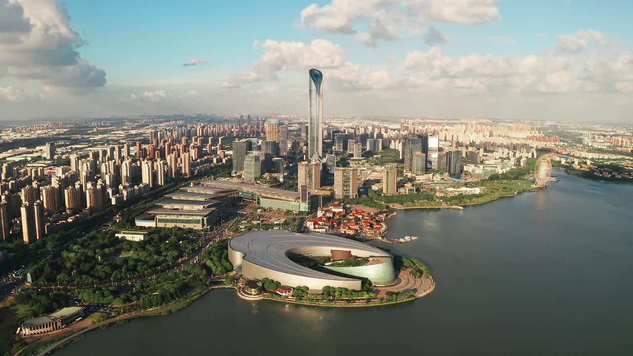 здания цбд у озера цзинцзи в сучжоу, китай.