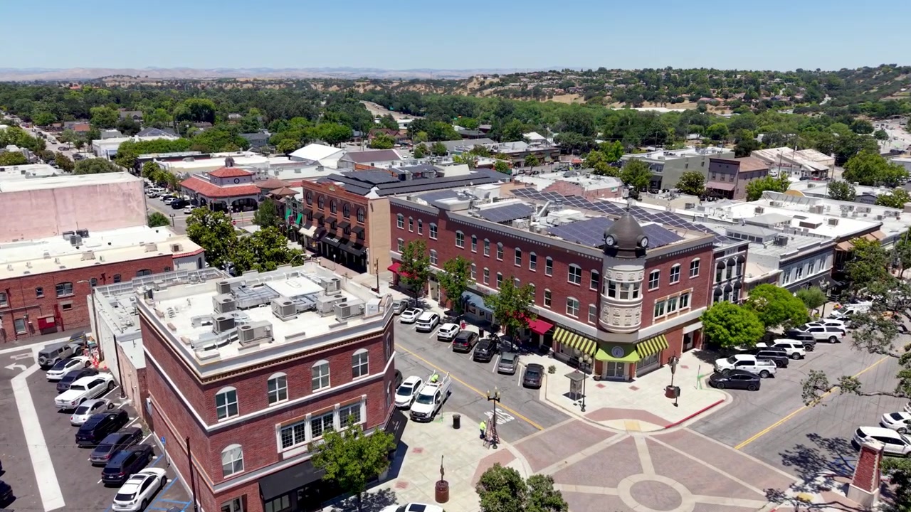 Luchtopname van het centrum van Paso Robles, Californië.