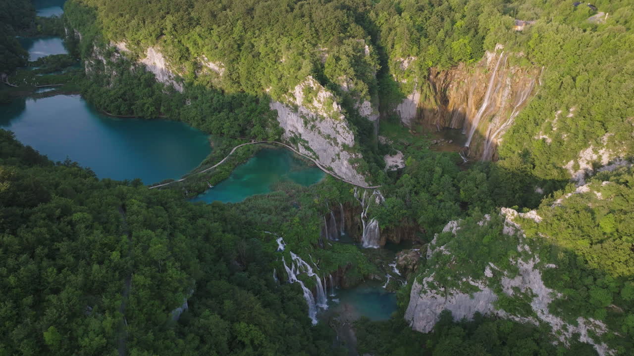 toma aérea del parque nacional del lago plitvice en croacia, europa-1