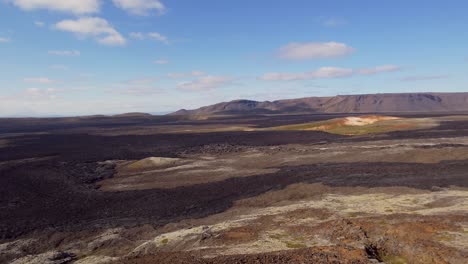 Panoramaschwenkaufnahme-Des-Vulkanischen-Lavafeldes-Des-Vulkanausbruchs-Leirhnjukur-Im-Jahr-1984-In-Nordisland