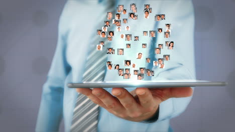 hombre de negocios usando una tableta con animación digital
