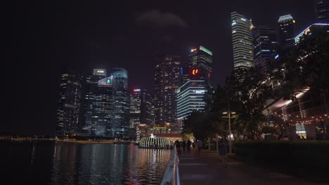 la bahía de la marina de singapur por la noche