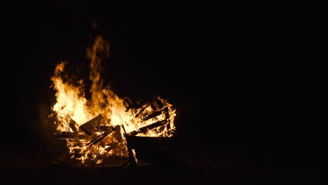 Slow-motion-video-of-a-Bonfire