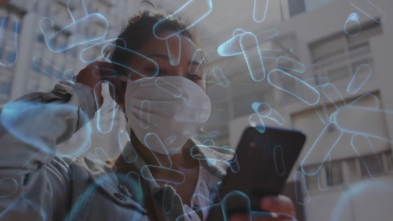 animación de células de covid-19 que se mueven sobre una mujer con máscara facial