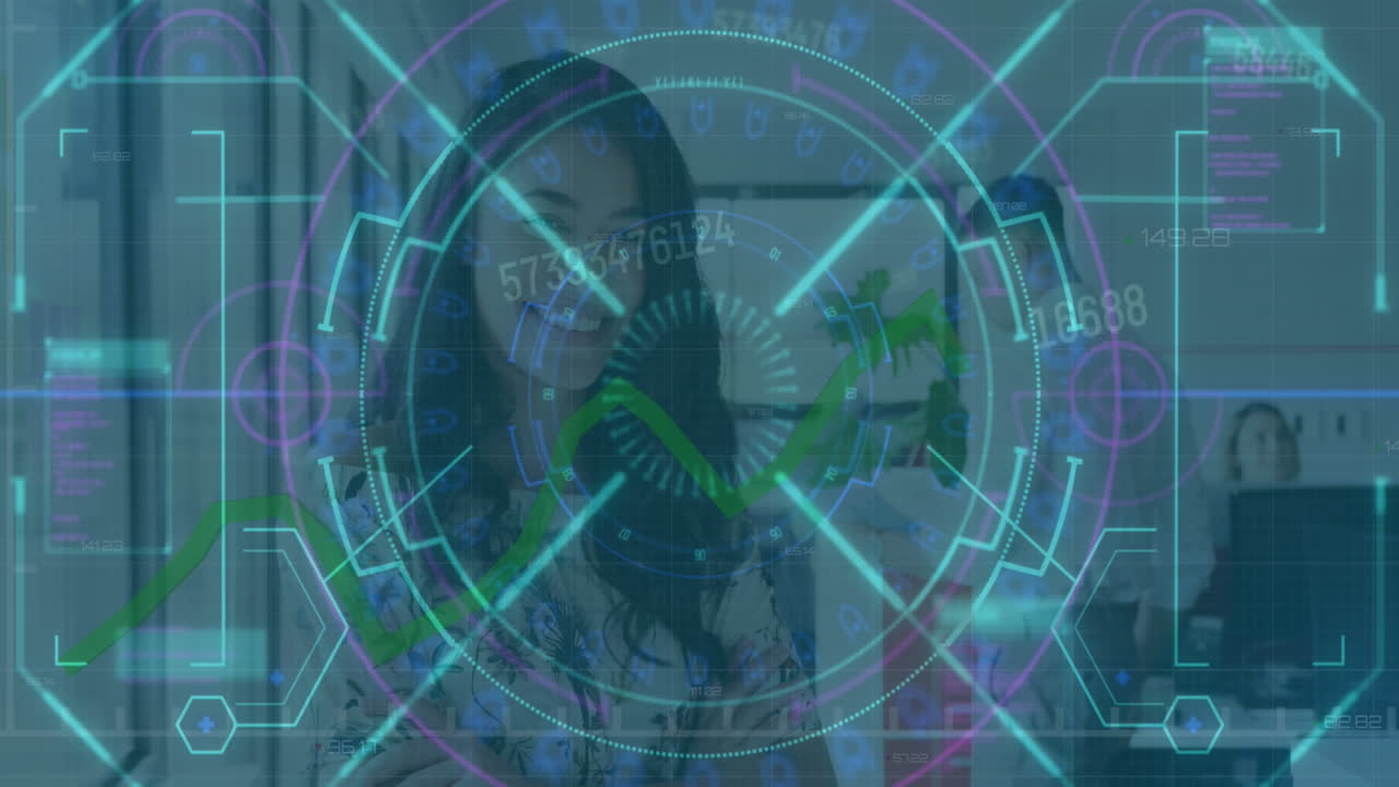 animación del procesamiento de datos y escaneo de alcance sobre diversas personas de negocios