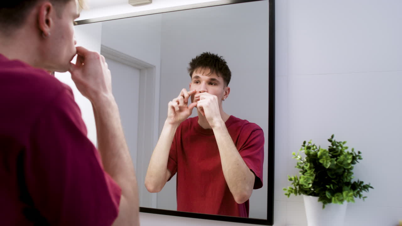 화장실에 있는 남자