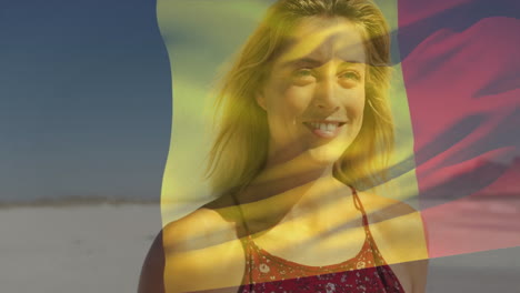 mujer sonriente en la playa sobre la bandera belga animación