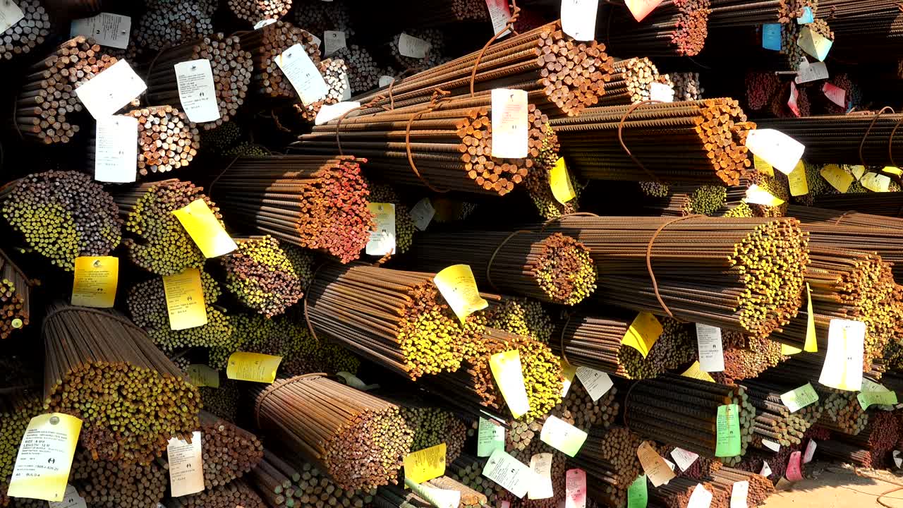 콘크리트를 강화하는 데 사용되는 강철 막대기 또는 막대기, 창고