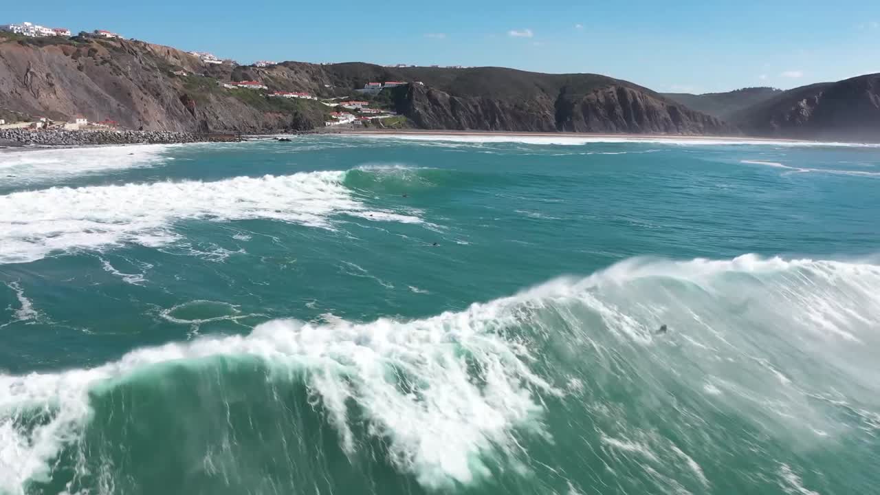 surf na praia da Arrifana, Portugal