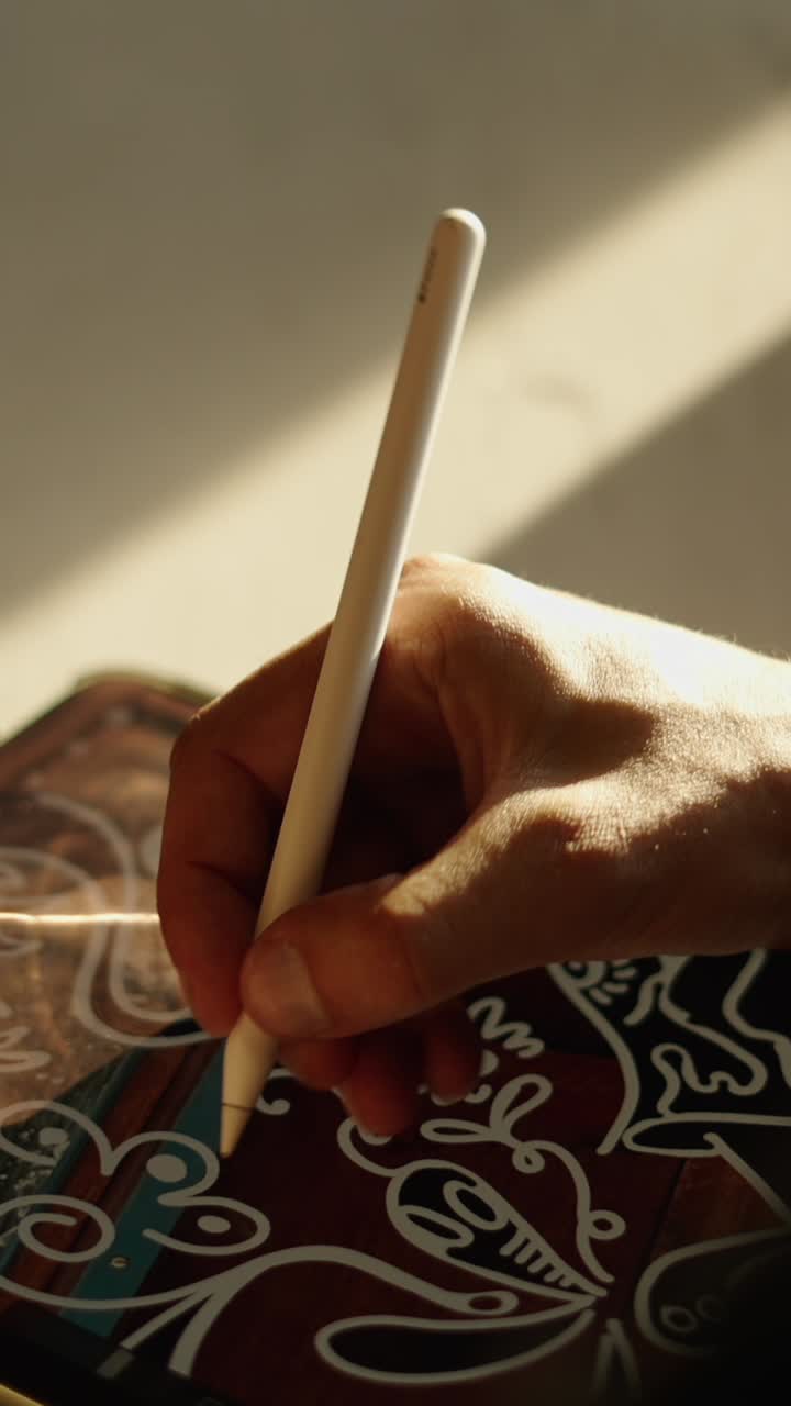 Drawing on a tablet with an Apple Pencil