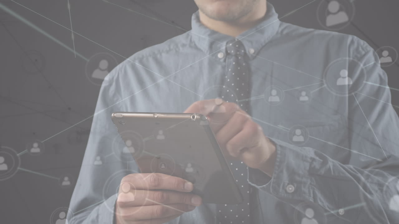 animación de redes de conexiones a través de un empresario caucásico usando una tableta