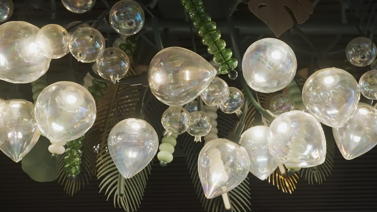 detalle de candelabro moderno de fondo - disparo de bajo ángulo