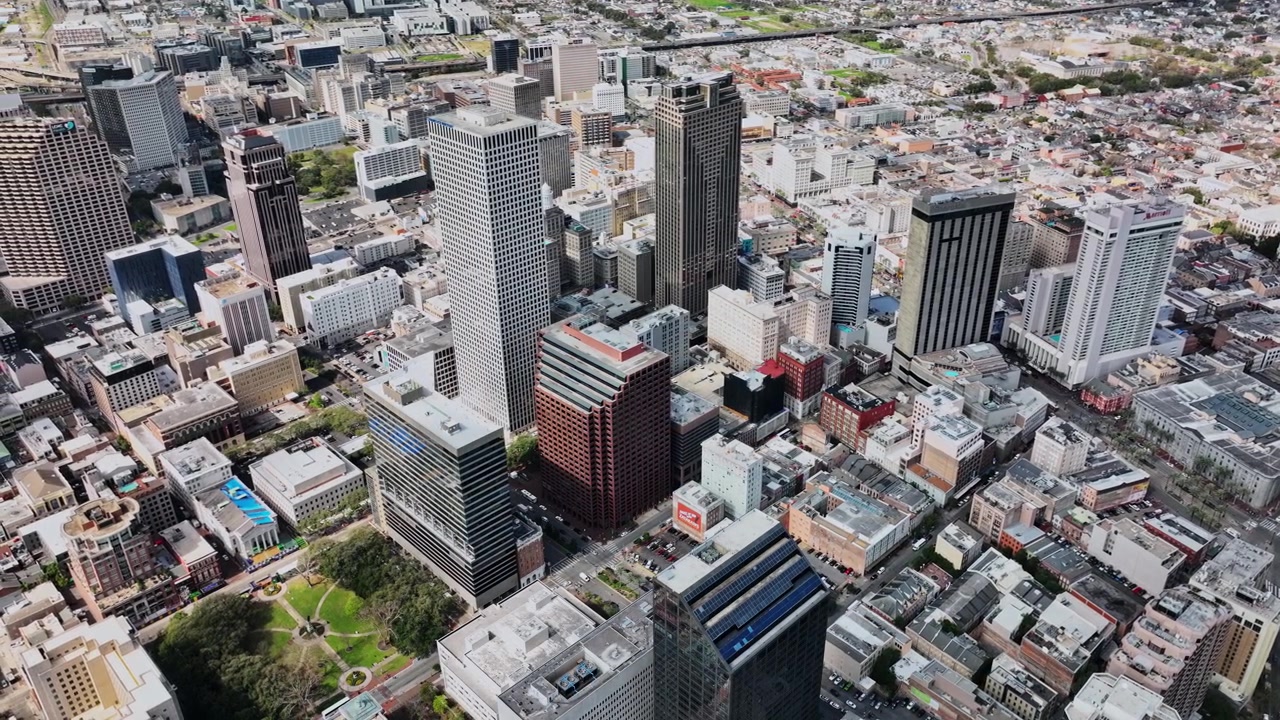 Uma vista aérea de uma cidade com edifícios altos
