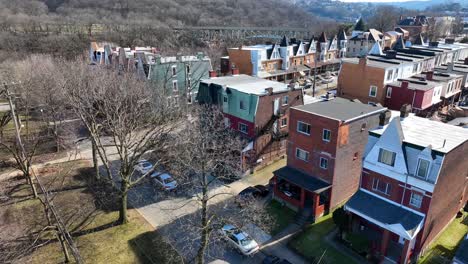 Casas-Adosadas-En-La-Ciudad-Durante-El-Invierno