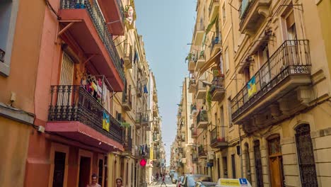 narrow street in barcelona