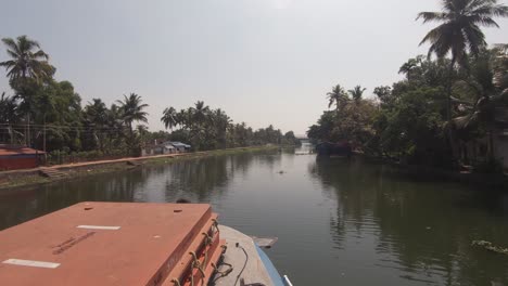 印度阿拉普<unk> (alappuzha) 沿著喀拉拉後水域的平靜船遊覽