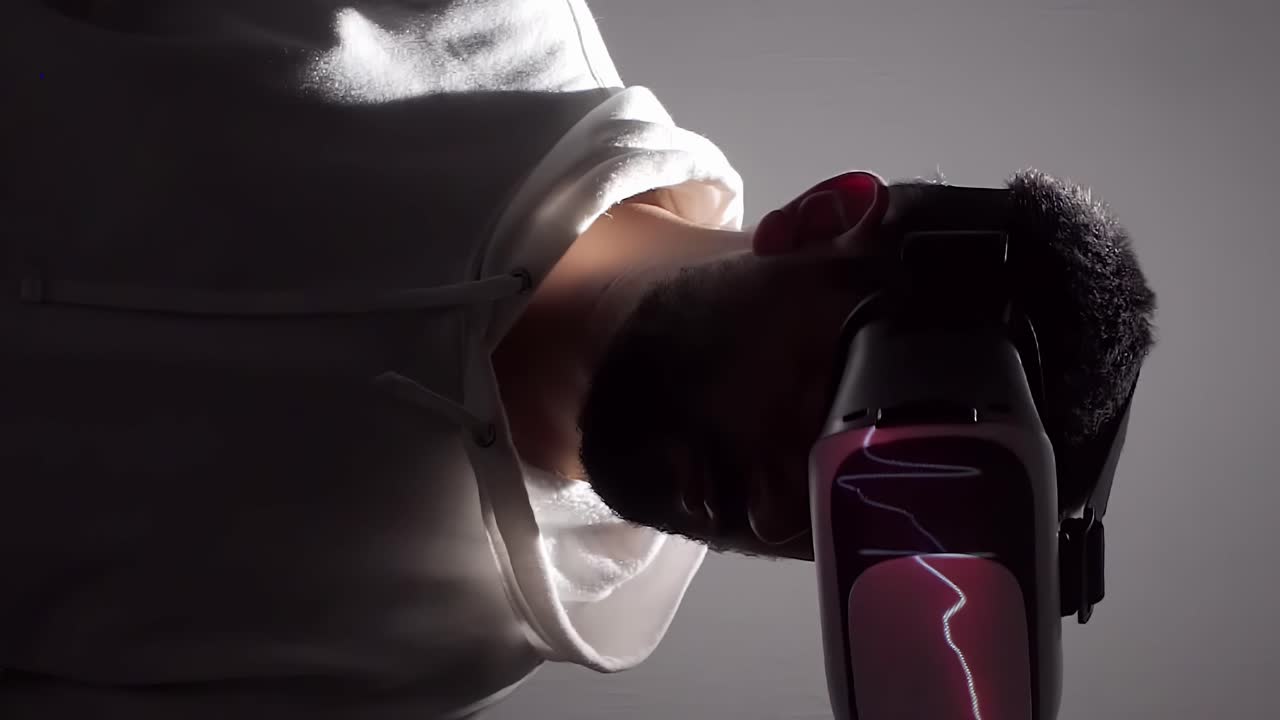 가상 현실 헤드셋을 착용한 남자는 몰입형 경험, 디지털 세대 동안 머리를 옆으로 돌립니다.