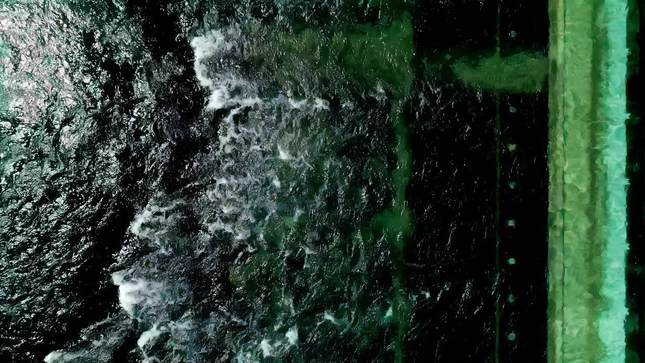 vista aérea del agua que fluye en el río durante el amanecer