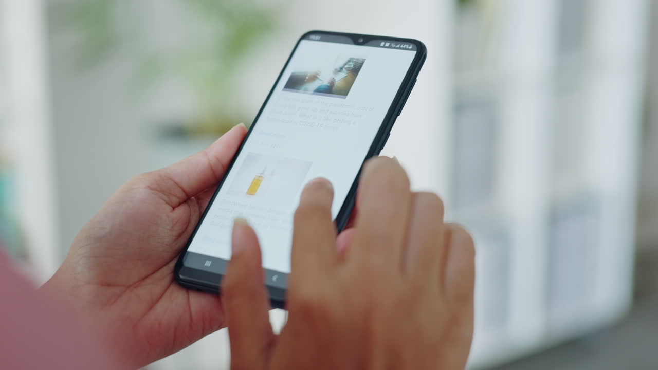 noticias, sitio web y manos búsqueda pantalla del teléfono