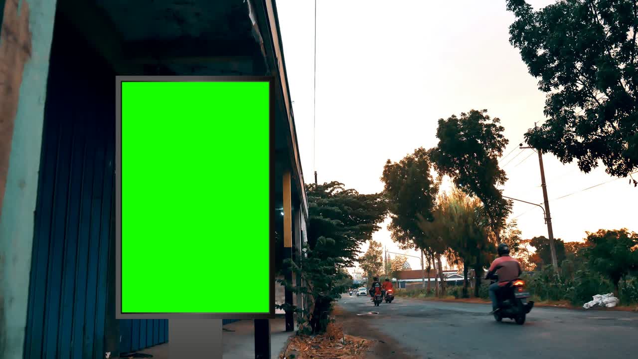 pantalla verde de cartelera callejera o clave de croma con fondo de tráfico de lapso de tiempo. bucle sin costuras para publicidad simulada