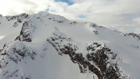 Impresionantes-Vistas-De-Las-Montañas-Nevadas-Cerca-De-Pemberton,-Columbia-Británica