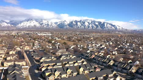 Antena-De-Montañas-Detrás-Del-Barrio-Salt-Lake-City-Utah