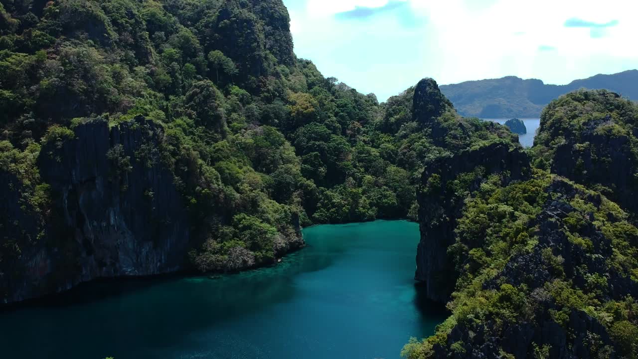 hermosa fotografía aérea de la gran laguna, la pequeña laguna, el nido, palawan, filipinas