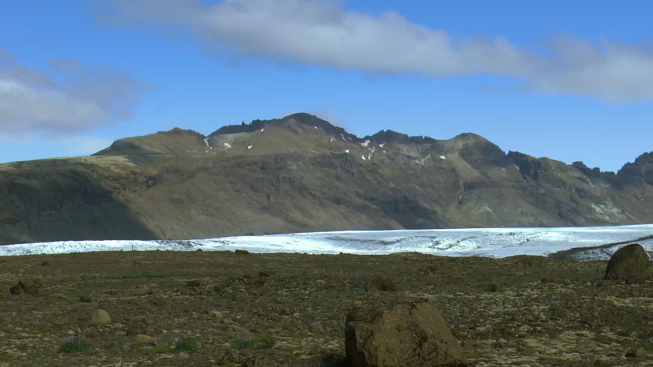 панорама увеличения ледника ватнайокулл и окружающих его районов, таких как горы и скалы в исландии