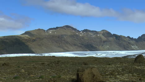 Panorama-of-Zoom-in-of-Vatnajokull-glacier-and-surrounding-area-like-mountains-and-rocks-in-Iceland