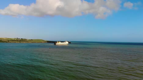 Big-Ship-passing-a-lighthouse