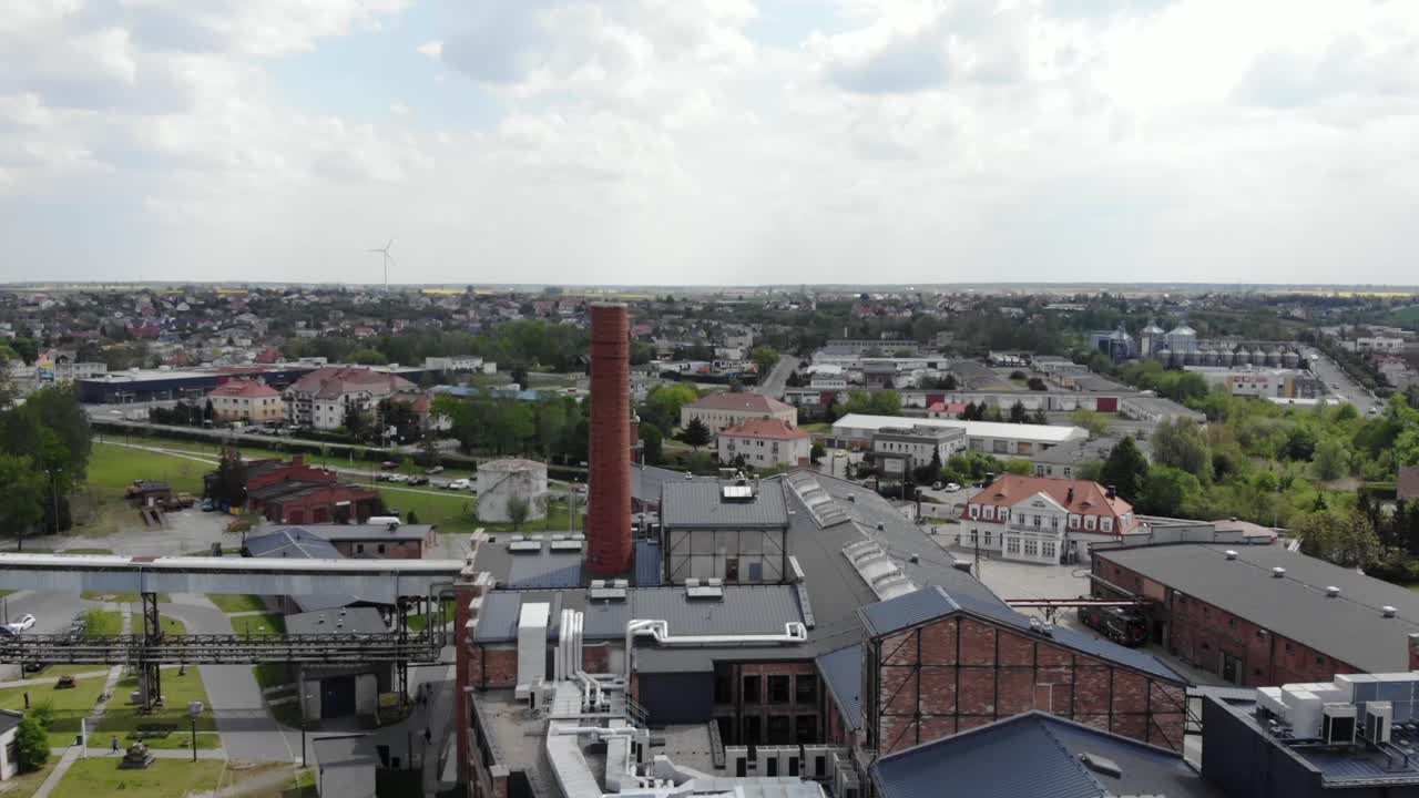 воздушный снимок отеля žnin arche внутри старой сахарной фабрики в польше