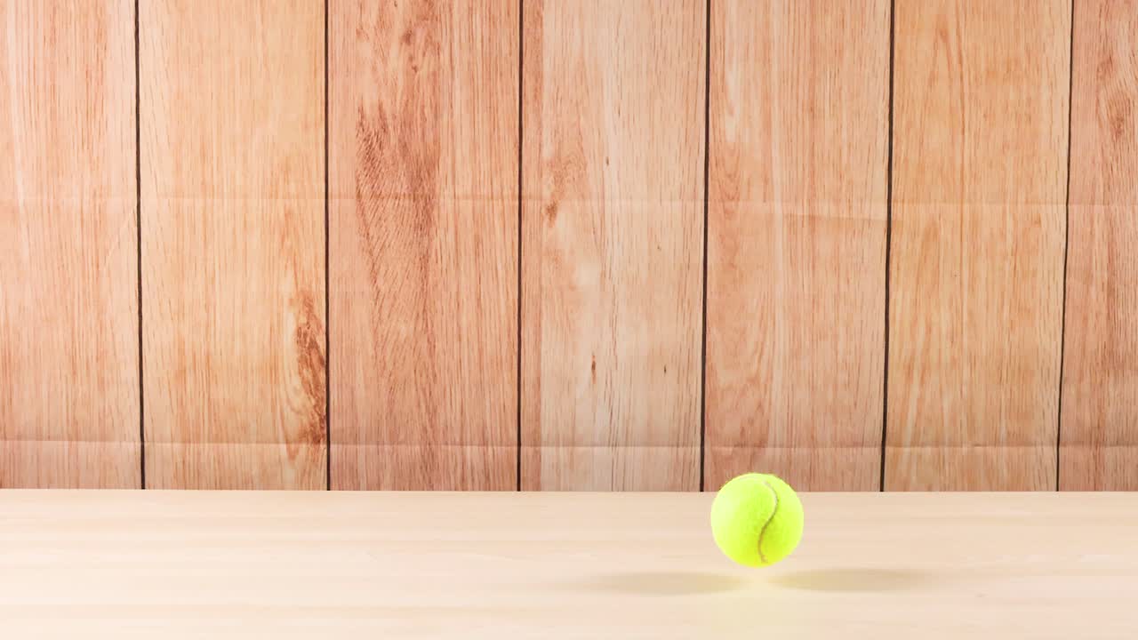 테니스 공이 나무 표면에서 뛰고 있다